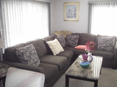 This 1973 140 sq ft. Manufactured home is a 2-bedroom 2 bath on The Club At Shenandoah Springs in California - for sale on GolfHomes.com, golf home, golf lot
