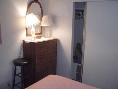 This 1973 140 sq ft. Manufactured home is a 2-bedroom 2 bath on The Club At Shenandoah Springs in California - for sale on GolfHomes.com, golf home, golf lot