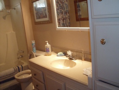 This 1973 140 sq ft. Manufactured home is a 2-bedroom 2 bath on The Club At Shenandoah Springs in California - for sale on GolfHomes.com, golf home, golf lot
