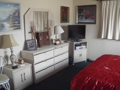 This 1973 140 sq ft. Manufactured home is a 2-bedroom 2 bath on The Club At Shenandoah Springs in California - for sale on GolfHomes.com, golf home, golf lot