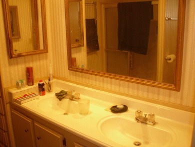 This 1973 140 sq ft. Manufactured home is a 2-bedroom 2 bath on The Club At Shenandoah Springs in California - for sale on GolfHomes.com, golf home, golf lot
