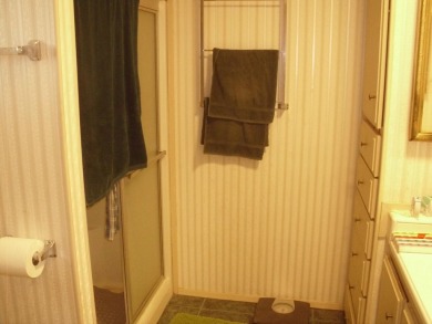 This 1973 140 sq ft. Manufactured home is a 2-bedroom 2 bath on The Club At Shenandoah Springs in California - for sale on GolfHomes.com, golf home, golf lot
