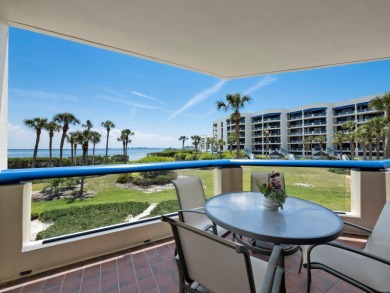 Under contract-accepting backup offers. Experience refined on Longboat Key Golf Club Resort in Florida - for sale on GolfHomes.com, golf home, golf lot