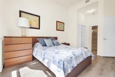 Spacious 2 bed / 2 bath condo in the heart of Aventura! Bright on Turnberry Isle Resort and Club in Florida - for sale on GolfHomes.com, golf home, golf lot