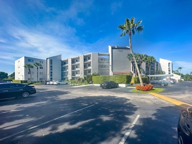 WELCOME TO THIS NATURALLY BRIGHT CONDO WITH SOUTH FACING BALCONY on Poinciana Golf Club in Florida - for sale on GolfHomes.com, golf home, golf lot