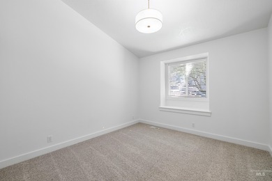 SELLER IS OFFERING $10,000 TOWARD CLOSING COSTS/RATE BUY-DOWN!! on Quail Hollow Golf Club in Idaho - for sale on GolfHomes.com, golf home, golf lot