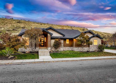 SELLER IS OFFERING $10,000 TOWARD CLOSING COSTS/RATE BUY-DOWN!! on Quail Hollow Golf Club in Idaho - for sale on GolfHomes.com, golf home, golf lot