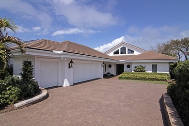 Upscale single-story home located on the 16th hole of on Jupiter Hills Club in Florida - for sale on GolfHomes.com, golf home, golf lot