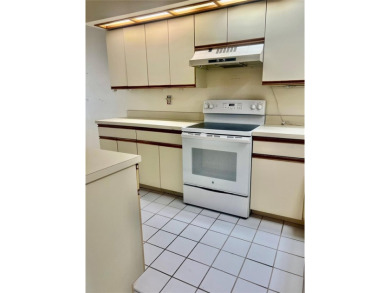 $10,000 PRICE ADJUSTMENT on This charming 2-bedroom, 2-bath on Lansbrook Golf Club in Florida - for sale on GolfHomes.com, golf home, golf lot