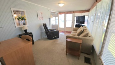 LOOKING FOR A FLORIDA GETAWAY? This cheerful one bed, 1 1/2 bath on River Run Golf Links in Florida - for sale on GolfHomes.com, golf home, golf lot