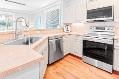 Unique Single Home with Lake View in Savanna, Weston

This on Weston Hills Country Club in Florida - for sale on GolfHomes.com, golf home, golf lot