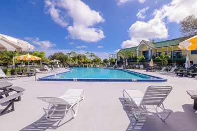 COME TAKE ADVANTAGE OF THIS FANTASTIC GOLF VILLA WITH NEW A/C on Gator Trace Golf and Country Club in Florida - for sale on GolfHomes.com, golf home, golf lot