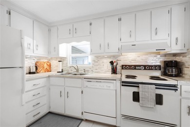 Charming 1980 Manufactured Home on the award winning Maple Leaf on Maple Leaf Golf and Country Club in Florida - for sale on GolfHomes.com, golf home, golf lot