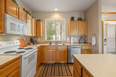 Check out this clean and turn key Running Y Townhome! on Running Y Ranch Resort in Oregon - for sale on GolfHomes.com, golf home, golf lot