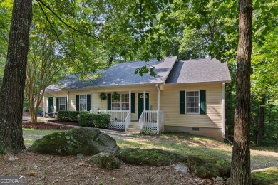 Welcome home to 11 Kingbird Ct-a beautifully updated 3 bed, 2 on Turtle Cove Golf Course in Georgia - for sale on GolfHomes.com, golf home, golf lot