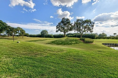 Enjoy Country club living, 3 golf courses, many restaurants in on Hunters Run Golf and Country Club in Florida - for sale on GolfHomes.com, golf home, golf lot