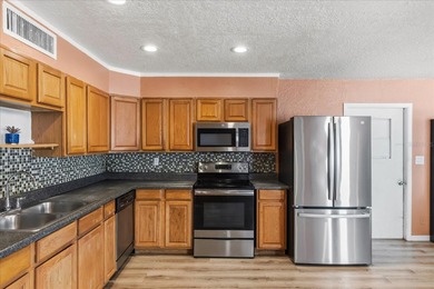 Welcome to 39560 Meadowood Loop, a charming 3-bedroom, 2-bath on Zephyrhills Municipal Golf Course in Florida - for sale on GolfHomes.com, golf home, golf lot