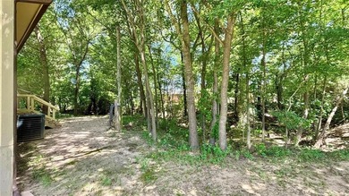 Experience relaxed lake living in this inviting 2-bedroom on Links At Lands End in Texas - for sale on GolfHomes.com, golf home, golf lot