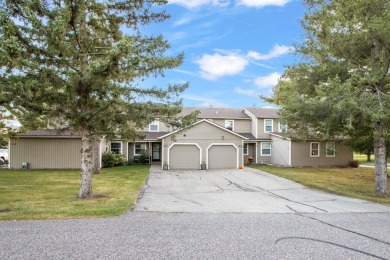 Welcome to this bright, move-in ready townhouse-style condo! on Saddle Ridge Golf Club in Wisconsin - for sale on GolfHomes.com, golf home, golf lot