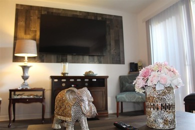 Welcome to this charming 2-bedroom, 2.5-bath condominium located on Errol Estates Country Club in Florida - for sale on GolfHomes.com, golf home, golf lot