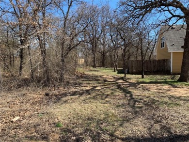 Flat lot ready to build your dream home on it. Near Bridgeport on The Club At Runaway Bay in Texas - for sale on GolfHomes.com, golf home, golf lot