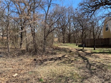 Flat lot ready to build your dream home on it. Near Bridgeport on The Club At Runaway Bay in Texas - for sale on GolfHomes.com, golf home, golf lot