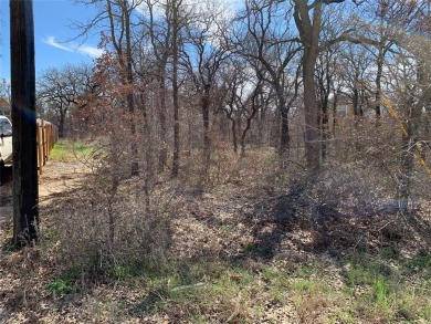 Flat lot ready to build your dream home on it. Near Bridgeport on The Club At Runaway Bay in Texas - for sale on GolfHomes.com, golf home, golf lot