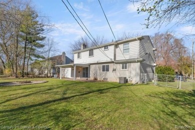 **WOW**2100+ SQ FT ABSOLUTELY BEAUTIFUL 4 BEDROOM, 2 AND A HALF on Lochmoor Club in Michigan - for sale on GolfHomes.com, golf home, golf lot
