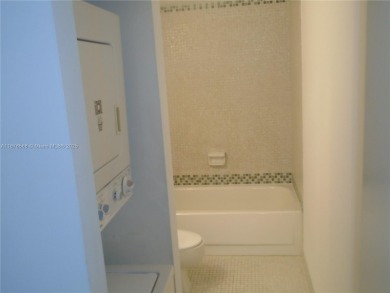 Excellent Opportunity in Inverrary! 2nd-floor 2-bedroom, 2-bath on Woodlands Country Club in Florida - for sale on GolfHomes.com, golf home, golf lot