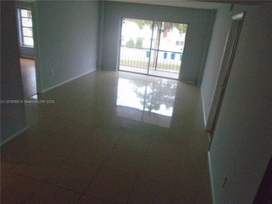 Excellent Opportunity in Inverrary! 2nd-floor 2-bedroom, 2-bath on Woodlands Country Club in Florida - for sale on GolfHomes.com, golf home, golf lot