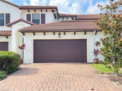 Freshly painted townhouse with master bedroom in downstairs on Vanderbilt Country Club in Florida - for sale on GolfHomes.com, golf home, golf lot