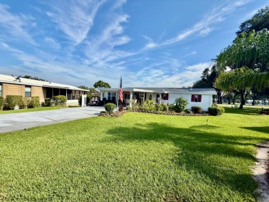 Home is located in Water Oak Country Club Estates in Lady Lake on Water Oak Country Club Estates in Florida - for sale on GolfHomes.com, golf home, golf lot