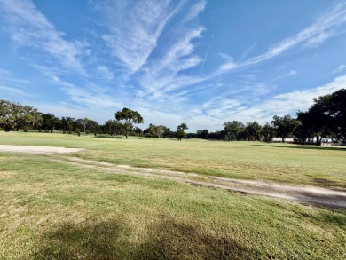 Home is located in Water Oak Country Club Estates in Lady Lake on Water Oak Country Club Estates in Florida - for sale on GolfHomes.com, golf home, golf lot