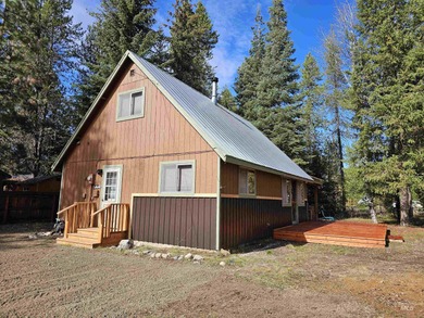 Cute as a button cabin in a great in town location! This 3 on McCall Municipal Golf Course in Idaho - for sale on GolfHomes.com, golf home, golf lot
