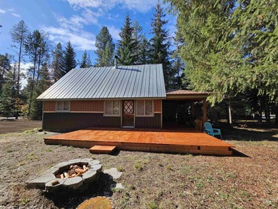 Cute as a button cabin in a great in town location! This 3 on McCall Municipal Golf Course in Idaho - for sale on GolfHomes.com, golf home, golf lot