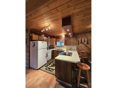 Cute as a button cabin in a great in town location! This 3 on McCall Municipal Golf Course in Idaho - for sale on GolfHomes.com, golf home, golf lot