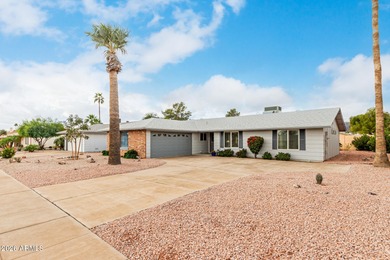 Step through the double entry doors into a comfortable on Ahwatukee Country Club in Arizona - for sale on GolfHomes.com, golf home, golf lot
