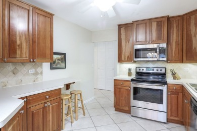 Rarely available Raintree condo with 2 bed, 2 bath + office! on Village Links of Glen Ellyn in Illinois - for sale on GolfHomes.com, golf home, golf lot