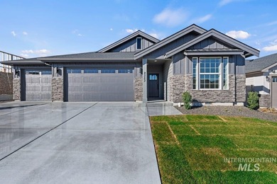 Thoughtfully designed single-level floor plan offers 3 bedrooms on Hunters Point Golf Club in Idaho - for sale on GolfHomes.com, golf home, golf lot