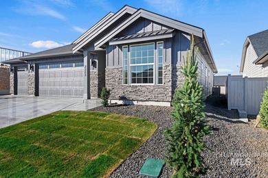 Thoughtfully designed single-level floor plan offers 3 bedrooms on Hunters Point Golf Club in Idaho - for sale on GolfHomes.com, golf home, golf lot