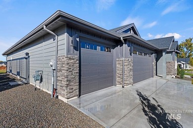 Thoughtfully designed single-level floor plan offers 3 bedrooms on Hunters Point Golf Club in Idaho - for sale on GolfHomes.com, golf home, golf lot