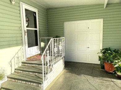 Welcome Home to this beautiful well-maintained 2-bedroom, 2-bath on Crystal Lake Club in Florida - for sale on GolfHomes.com, golf home, golf lot