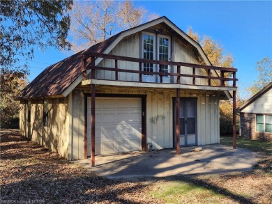 Nice 3 bedroom, 2 bath home on approx. 1.19-acre lot. Located on on Vache-Grasse Country Club in Arkansas - for sale on GolfHomes.com, golf home, golf lot