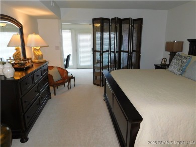 This ground-floor, 1-story, end unit enjoys easy access from the on Seasons Ridge At Four Seasons in Missouri - for sale on GolfHomes.com, golf home, golf lot