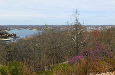 This ground-floor, 1-story, end unit enjoys easy access from the on Seasons Ridge At Four Seasons in Missouri - for sale on GolfHomes.com, golf home, golf lot