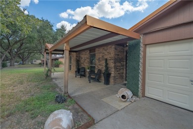 Beautifully updated 3-bedroom, 2-bath home located in a quiet on Alice Municipal Golf Course in Texas - for sale on GolfHomes.com, golf home, golf lot