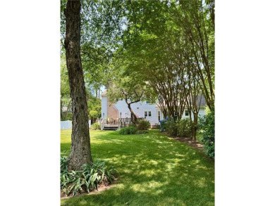 Golf community living. Fantastic 4 bedroom, 2 1/2 bath on Chesapeake Golf Club in Virginia - for sale on GolfHomes.com, golf home, golf lot
