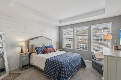 Welcome to this beautifully upgraded 3-bedroom, 3-story corner on Seven Bridges Golf Club in Illinois - for sale on GolfHomes.com, golf home, golf lot