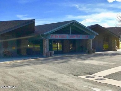 Enjoy this remodelled 2 bedroom, 2 bath, with large loft on Pinewood Country Club in Arizona - for sale on GolfHomes.com, golf home, golf lot