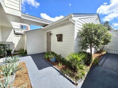 Paired home living at its finest. Tucked away in Owl's Landing on Hilaman Park Golf Course in Florida - for sale on GolfHomes.com, golf home, golf lot